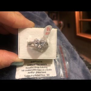 Sweet Bomb size 10 and necklace